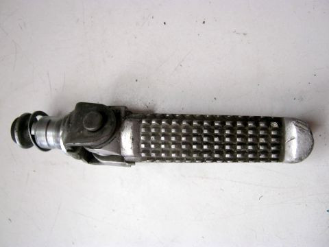 Repose pied avant droit SUZUKI 650 SV année:2000 type:JS1AV223100