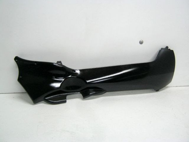 Revétement spoiler droit PIAGGIO MP3 125 300 500 an 2008 à 2011 rèf 65614260XN2