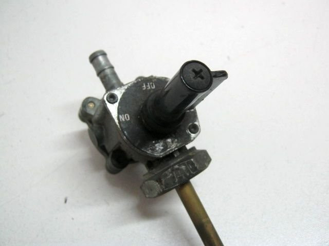 Robinet essence HONDA 600 HORNET an 2000 réf 16950-KEA-013  
