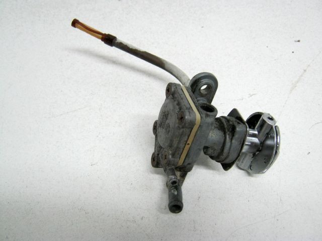 Robinet essence KAWASAKI 500 KLE type LE500A an 1994 réf 510231271 , 51023-1177