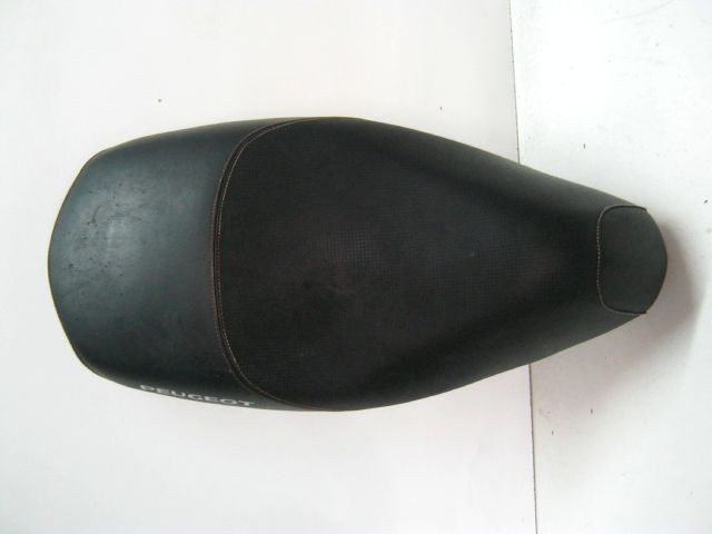 Selle PEUGEOT 50 FURIOUS TKR BLASTER type VGAL1ACFA réf 1176152700 