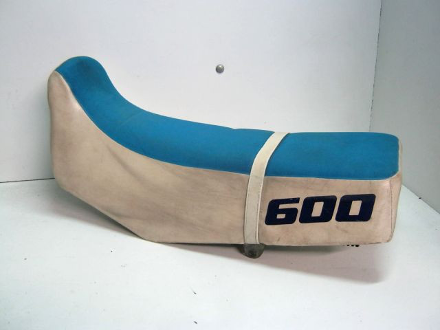 Selle SUZUKI 600 DR DJEBEL an 1990 type SN41A 