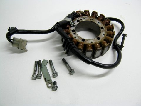 Stator d'alternateur HONDA 750 VFF année:1985 type:RC15