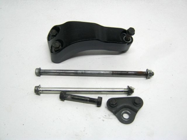 Support , axe moteur KAWASAKI Z 750 an 2006 type ZR750JJ2A 