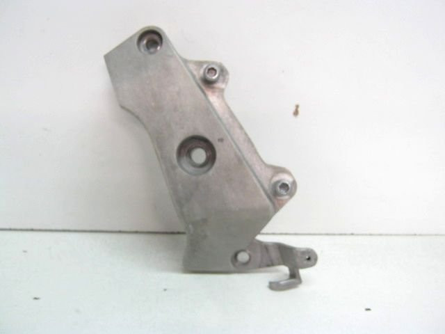 Support moteur droit HONDA 600 HORNET an 2000 réf 50600-MBZ-610, 50600MBZ611  