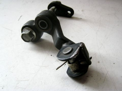Support repose pied avant gauche YAMAHA 900 XJ année:1993 type:4BB 