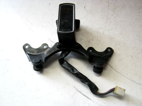 Support compteur,voyant tableau de bord YAMAHA 750 XS année:1977 type:3J9