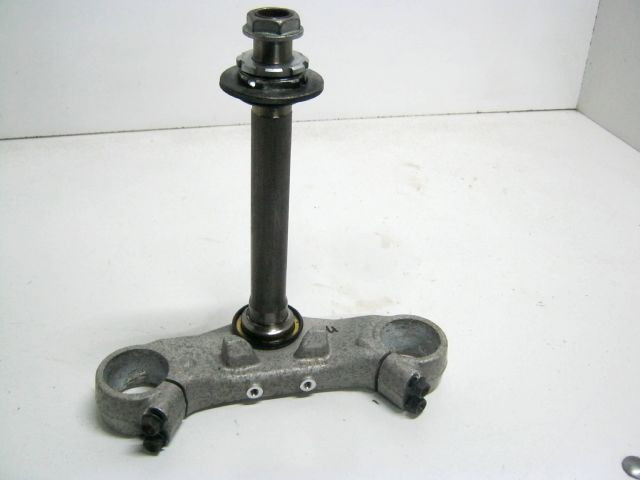 Té de fourche inférieur HONDA ST 1300 PAN EUROPEAN an 2002 type SC5112 réf 53219-MCS-G00 