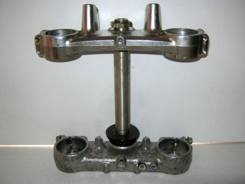 T de fourche inférieur et supérieur SUZUKI 125 RM année:1989,1990 réf:51410-27C00,51311-27C00
