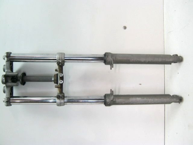 Té supérieur inférieur tube fourreau de fourche YAMAHA 850 TDM an 1993 type 3VD réf 3VD231020100, 3VD231030100, 3VD23340000