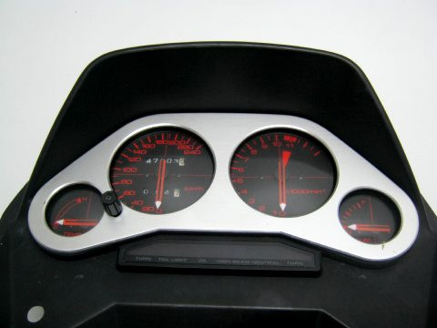 Tableau de bord,compteur,compte tours HONDA 750 VFF année:1985 type:RC15