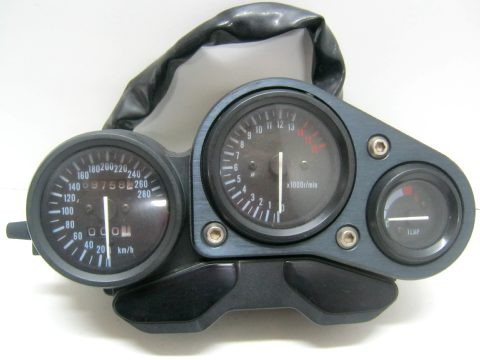 Tableau de bord , compteur , compte tours SUZUKI 750 GSXR type GR7BD année 1995