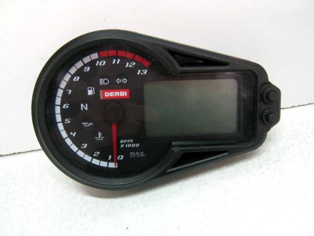 Tableau de bord , compteur DERBI 125 TERRA an 2007 réf 867055 