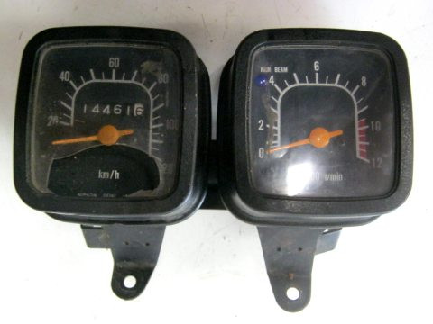 Tableau de bord,compteur,compte tour SUZUKI 125 TS année:1980 