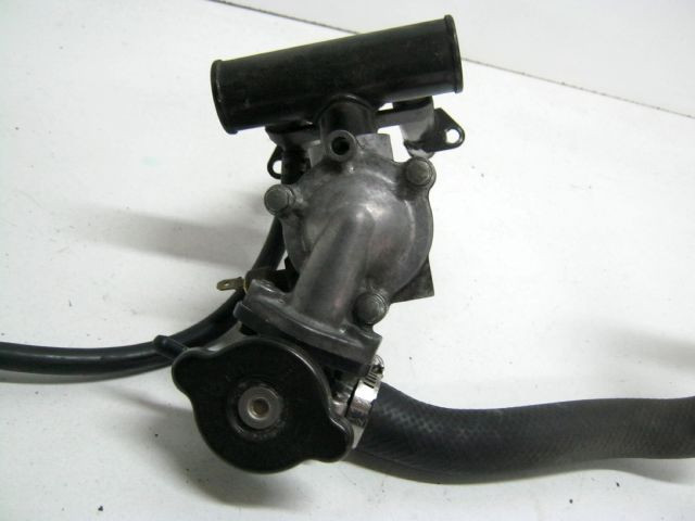 Thermostat , durite de refroidissement KAWASAKI ER5 an 2001 type ER500AC ref 13192-1111 , 49054-1059